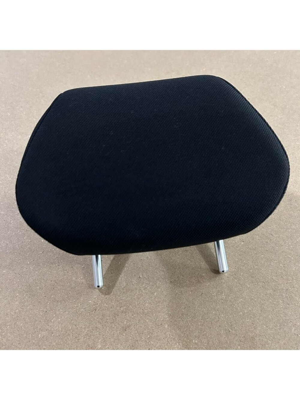 2013 Hyundai Black Head Rest (Taken from Accent Hatchback / 4 Door) Headrest EUC